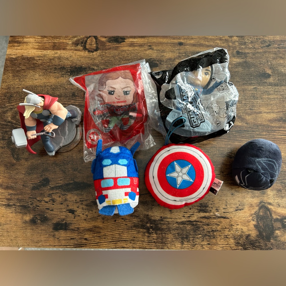 6 Thor Disney Marvel 2.0, Captain America shield, Megatron Black Panther Mantis